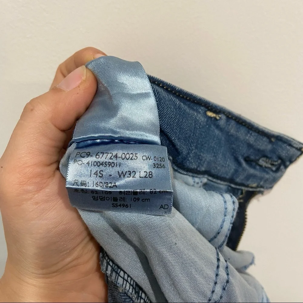 Levi's Women's Medium Wash Med Rise Slim Jeans Size 14S - Picture 11 of 13